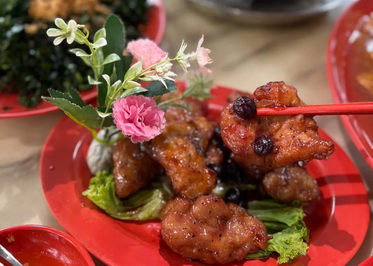 Blueberry Pork Ribs Small at Goldrock Fish Head Steamboat
