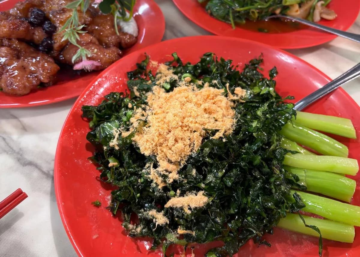 Kai Lan with Pork Floss Small at Goldrock Fish Head Steamboat