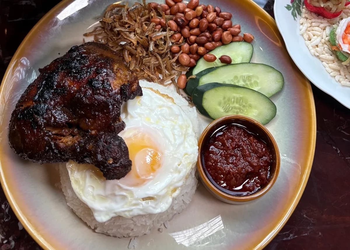    Jewel’s NEWEST Gorgeous Dining Spot You Need to Visit - Restaurant food photos in Singapore