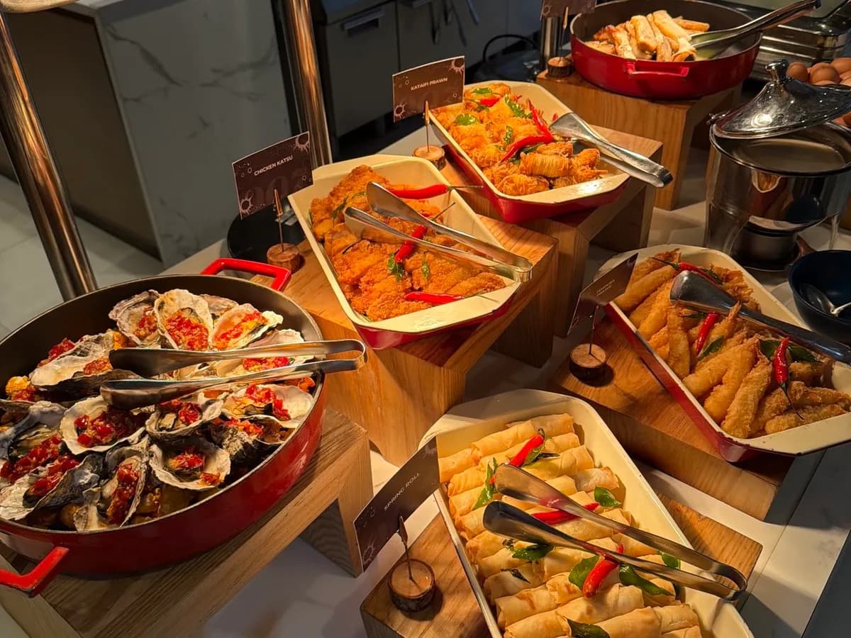 Unlimited Lobsters, Oysters & Snow Crabs Buffet?! Review For Sunday Brunch Buffet - Restaurant food photos in Singapore