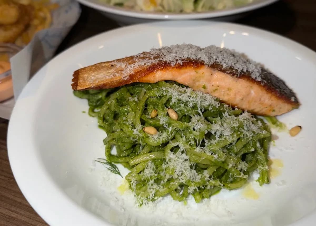 Singapore's Freshest Fish 'n' Chips At This Unique Cafe? - Restaurant food photos in Singapore